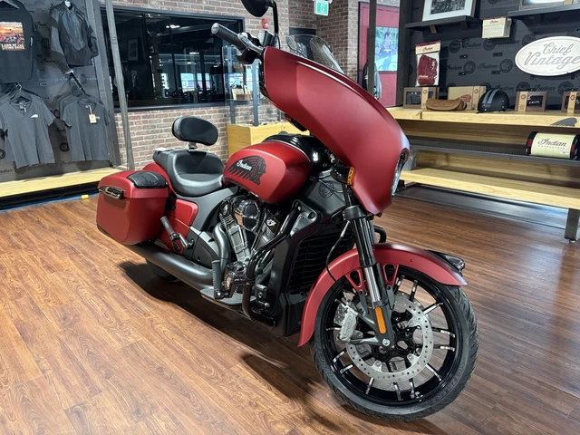 2025 Indian, dovoz Kanada — foto 2 z 5