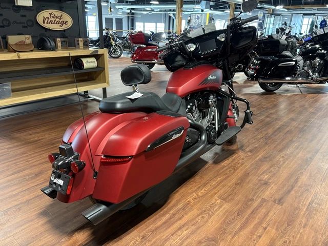 2025 Indian, dovoz Kanada — foto 3 z 5