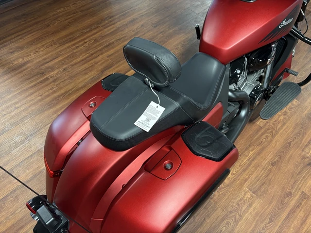 2025 Indian, dovoz Kanada — foto 4 z 5