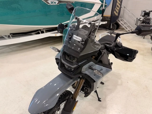 2026 CFMOTO, dovoz Kanada — foto 2 z 5