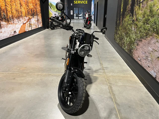 2026 Triumph, 10 km, dovoz Kanada — foto 4 z 5