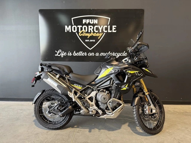 2026 Triumph, dovoz Kanada — foto 1