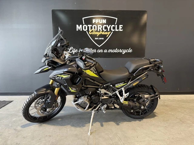 2026 Triumph, dovoz Kanada — foto 4 z 4