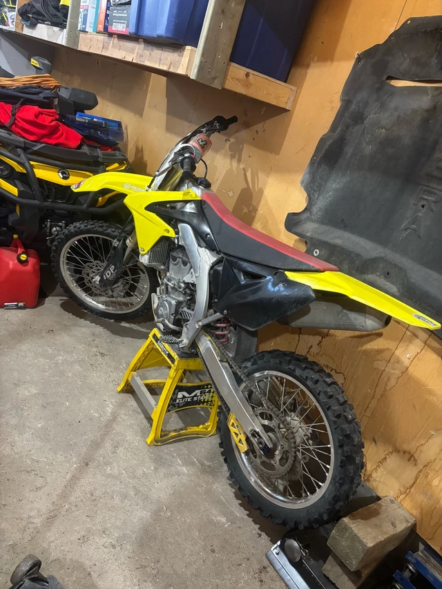 2012 Suzuki, dovoz Kanada — foto 2 z 5