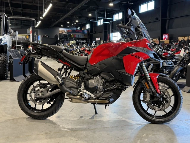 2026 Ducati, červená, dovoz Kanada — foto 3 z 5