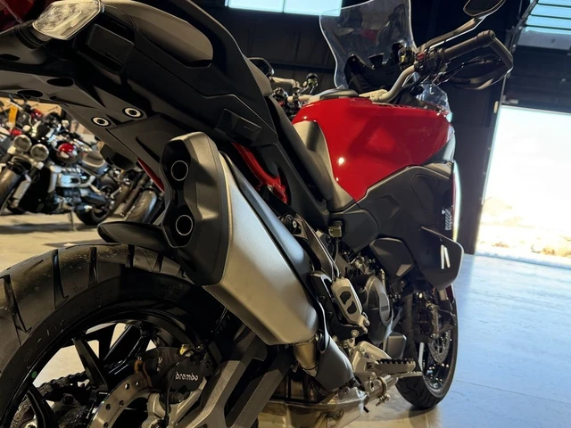 2026 Ducati, červená, dovoz Kanada — foto 5 z 5