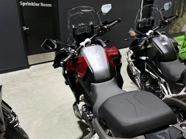 2025 Triumph, dovoz Kanada — foto 4 z 5