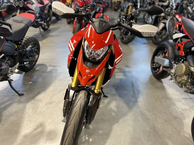 2025 Ducati, dovoz Kanada — foto 3 z 5