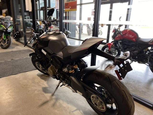 2024 Ducati, šedá, dovoz Kanada — foto 4 z 5