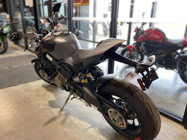 2024 Ducati, šedá, dovoz Kanada — foto 5 z 5