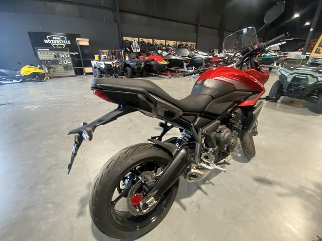 2023 Triumph, dovoz Kanada — foto 5 z 5