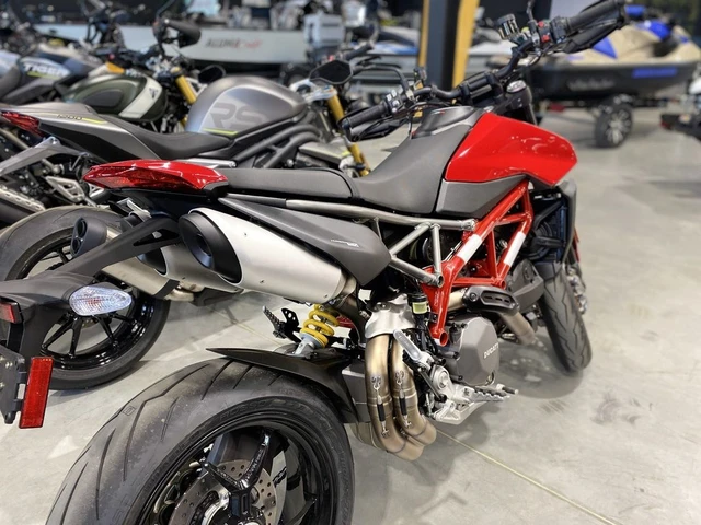 2025 Ducati, červená, 10 km, dovoz Kanada — foto 4 z 5