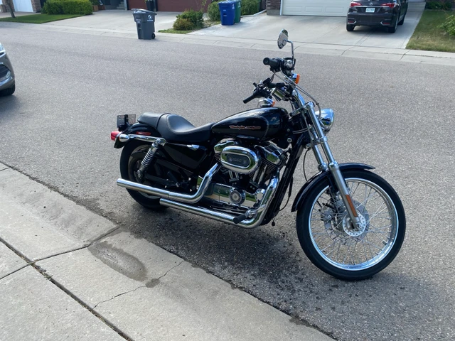 2005 Harley-Davidson, 21 900 km, dovoz Kanada — foto 1 z 5 2005 Harley-Davidson, 21 900 km, dovoz Kanada — foto 1 z 5