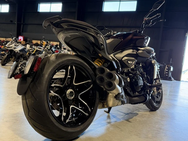 2026 Ducati, černá, 10 km, dovoz Kanada — foto 5 z 5