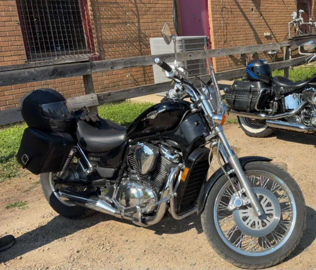 2005 Suzuki, 14 000 km, dovoz Kanada — foto 3 z 5