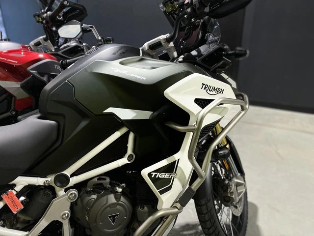 2025 Triumph, zelená, dovoz Kanada — foto 4 z 5