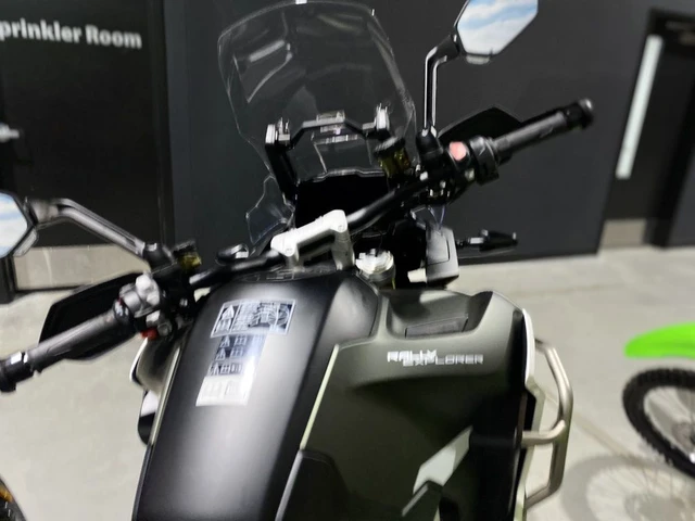 2025 Triumph, zelená, dovoz Kanada — foto 5 z 5