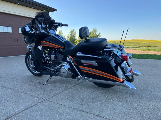 2011 Harley-Davidson, 85 000 km, dovoz Kanada — foto 1 z 5 2011 Harley-Davidson, 85 000 km, dovoz Kanada — foto 1 z 5