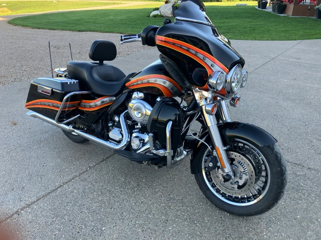 2011 Harley-Davidson, 85 000 km, dovoz Kanada — foto 2 z 5