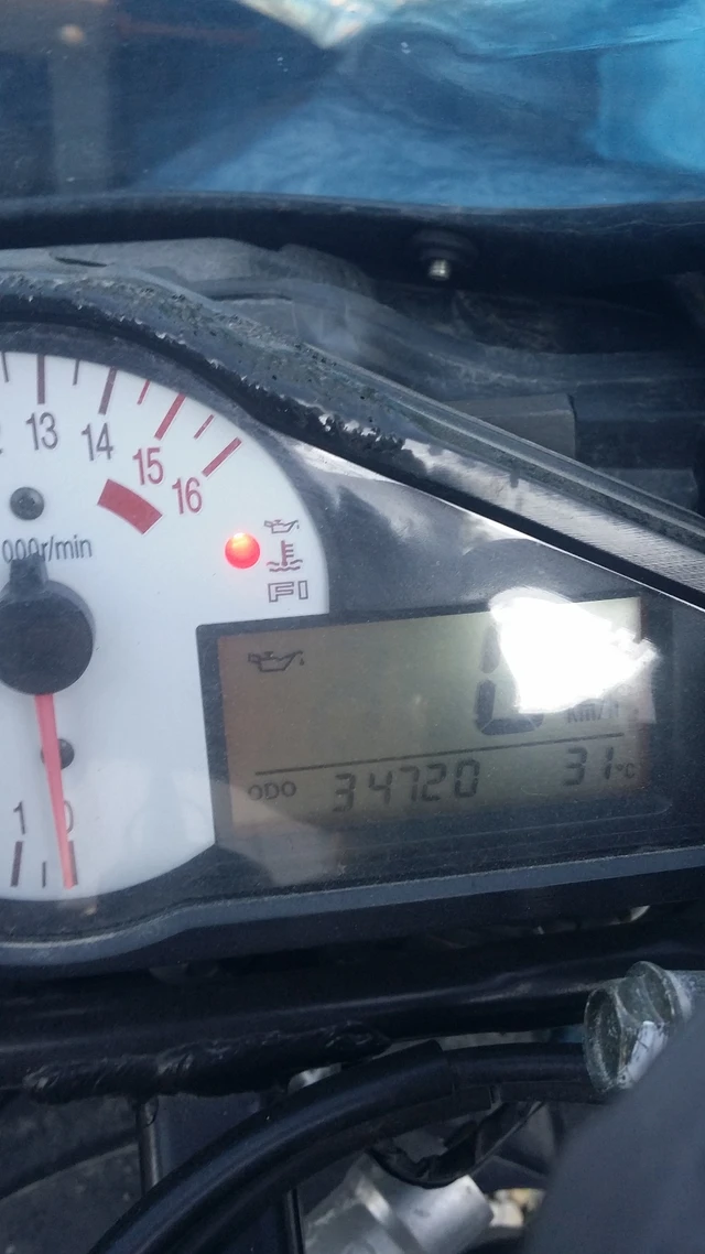 2003 Suzuki, 34 000 km, dovoz Kanada — foto 2 z 5
