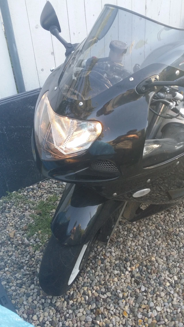 2003 Suzuki, 34 000 km, dovoz Kanada — foto 3 z 5