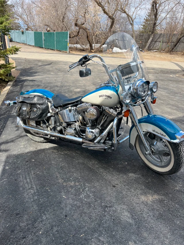 2001 Harley-Davidson, 27 250 km, dovoz Kanada — foto 1 z 5 2001 Harley-Davidson, 27 250 km, dovoz Kanada — foto 1 z 5