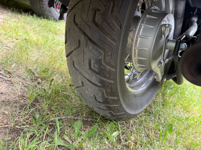 2009 Suzuki, 8 700 km, dovoz Kanada — foto 5 z 5