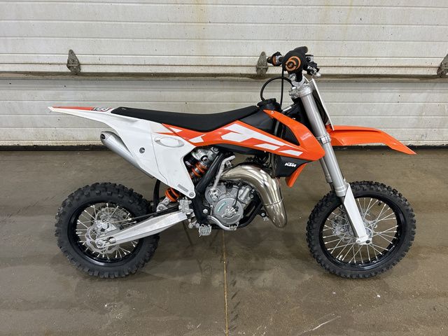 2016 KTM, dovoz Kanada — foto 2 z 4