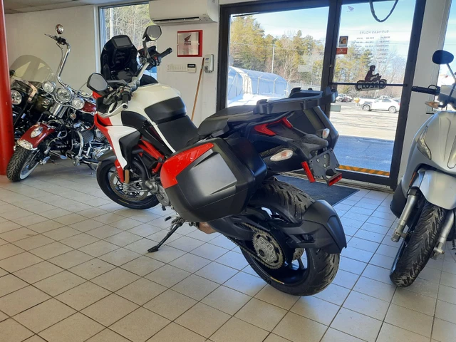 2018 Ducati, 15 617 km, dovoz Kanada — foto 5 z 5