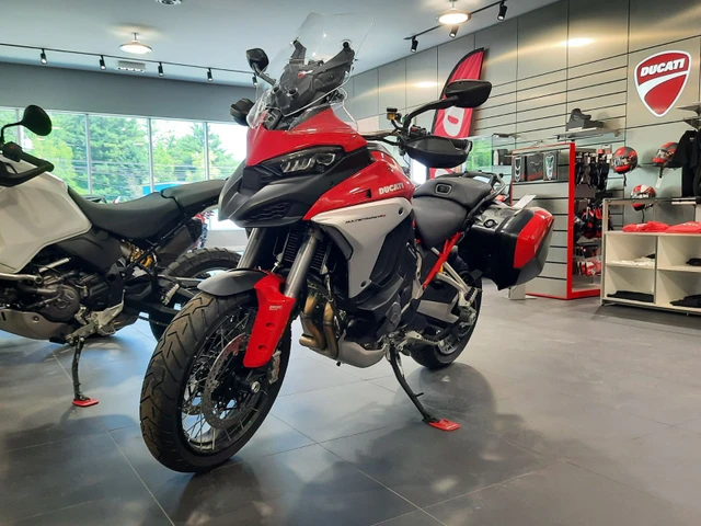 2024 Ducati, 245 km, dovoz Kanada — foto 3 z 5