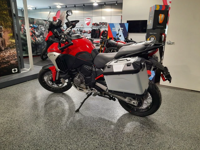 2024 Ducati, 210 km, dovoz Kanada — foto 4 z 5