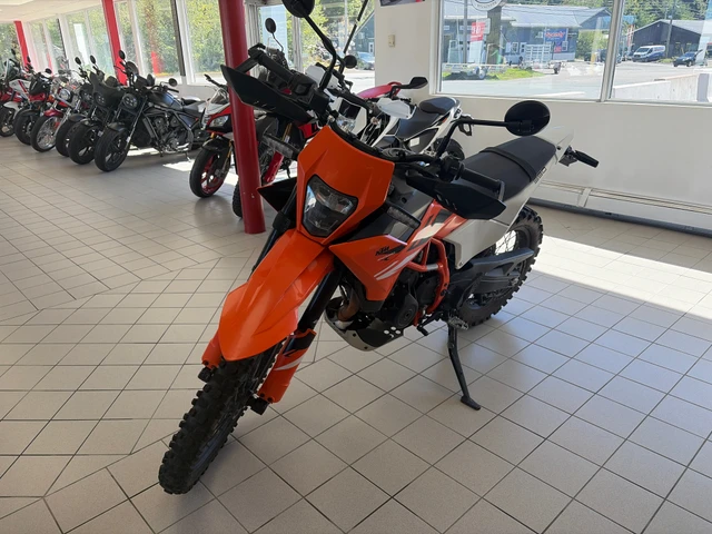 2025 KTM, 3 665 km, dovoz Kanada — foto 3 z 5