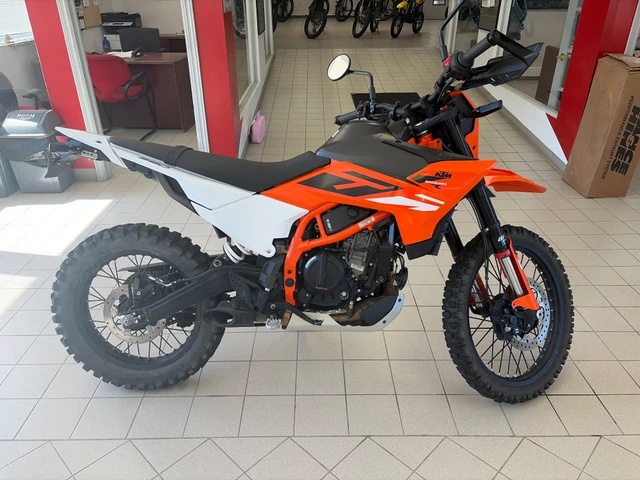 2025 KTM, 3 665 km, dovoz Kanada — foto 5 z 5