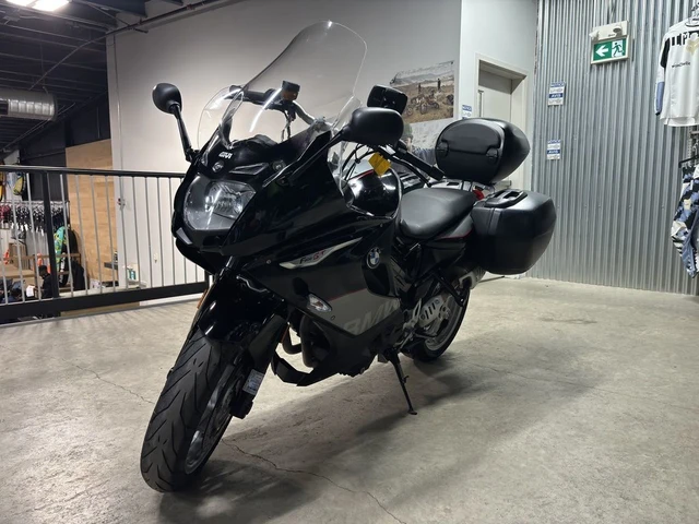 2017 BMW, černá, 31 986 km, dovoz Kanada — foto 2 z 5
