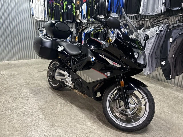 2017 BMW, černá, 31 986 km, dovoz Kanada — foto 4 z 5