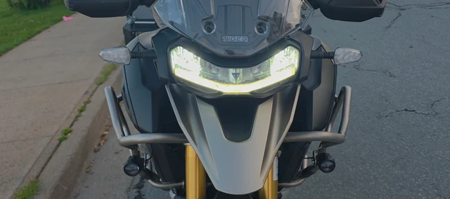 2025 Triumph, 2 000 km, dovoz Kanada — foto 2 z 5
