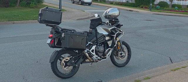 2025 Triumph, 2 000 km, dovoz Kanada — foto 5 z 5
