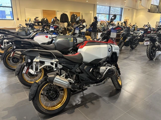 2026 BMW, 1 km, dovoz Kanada — foto 2 z 5