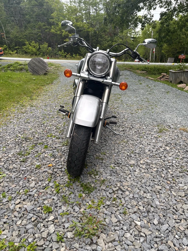 2002 Suzuki, 8 923 km, dovoz Kanada — foto 3 z 5