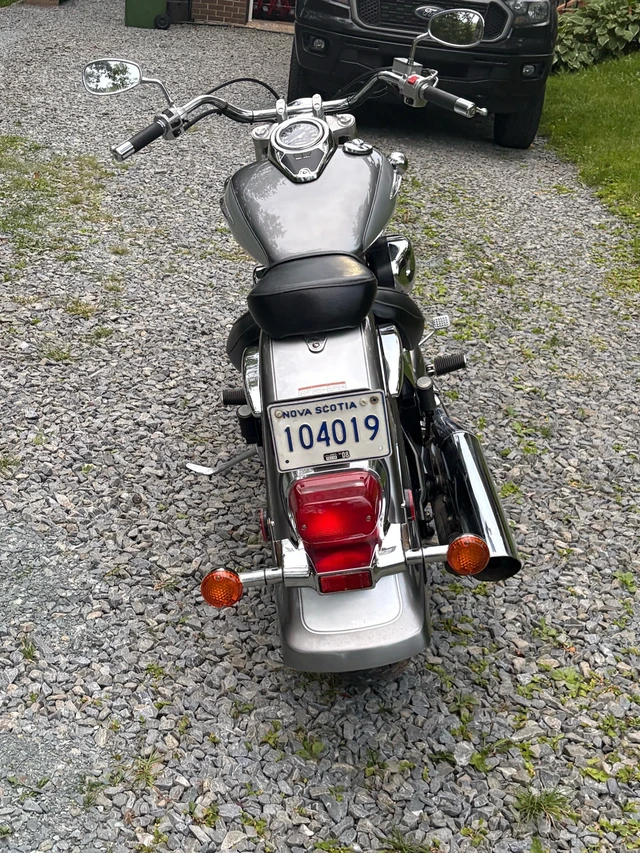 2002 Suzuki, 8 923 km, dovoz Kanada — foto 4 z 5
