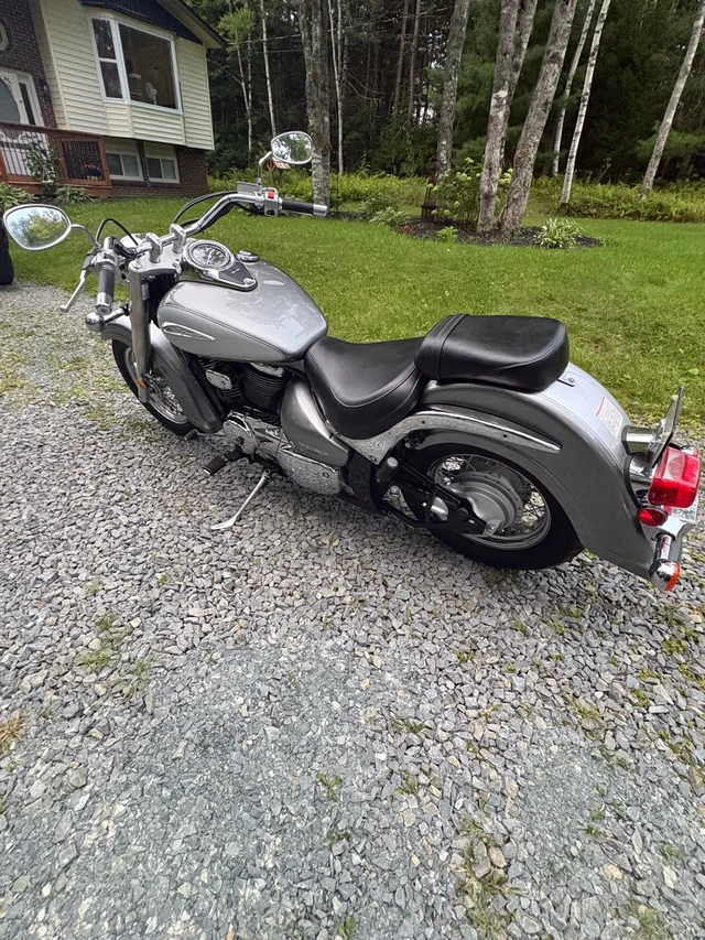 2002 Suzuki, 8 923 km, dovoz Kanada — foto 5 z 5