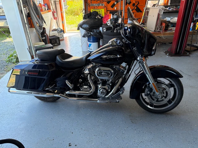 2010 Harley-Davidson, 39 000 km, dovoz Kanada — foto 2 z 5