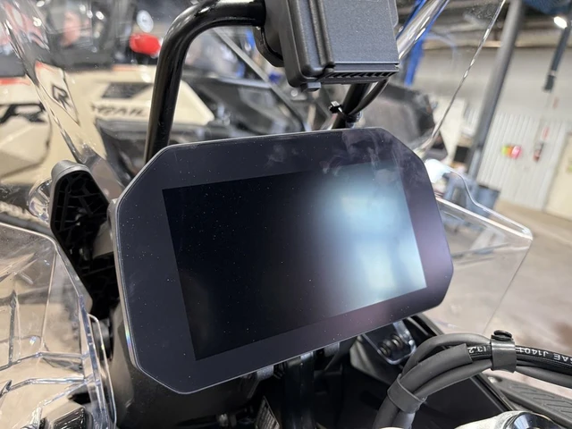2026 BMW, černá, 1 km, dovoz Kanada — foto 3 z 5