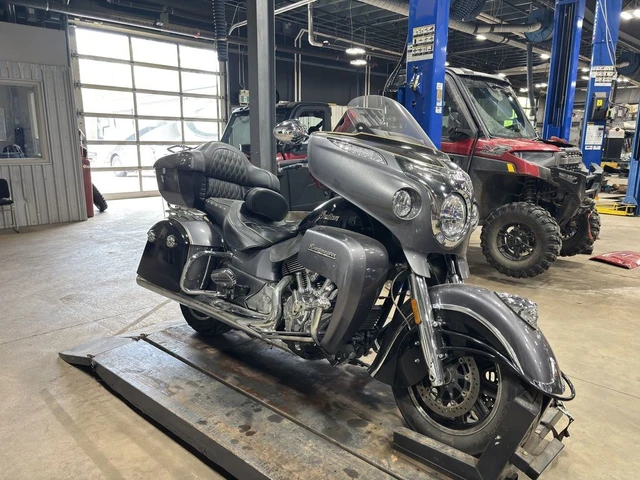 2017 Indian, šedá, 65 676 km, dovoz Kanada — foto 2 z 3