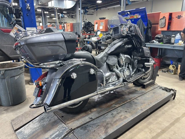 2017 Indian, šedá, 65 676 km, dovoz Kanada — foto 3 z 3
