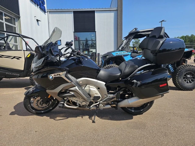 2024 BMW, černá, 3 814 km, dovoz Kanada — foto 2 z 5