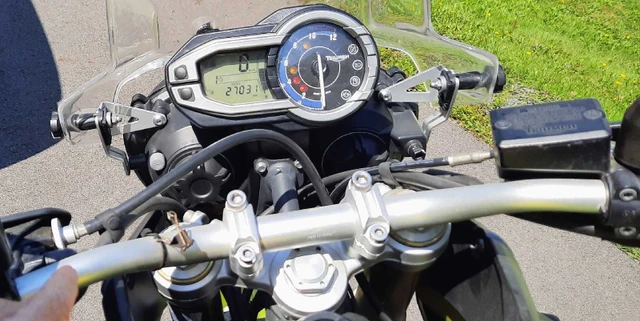 2012 Triumph, 27 000 km, dovoz Kanada — foto 2 z 5