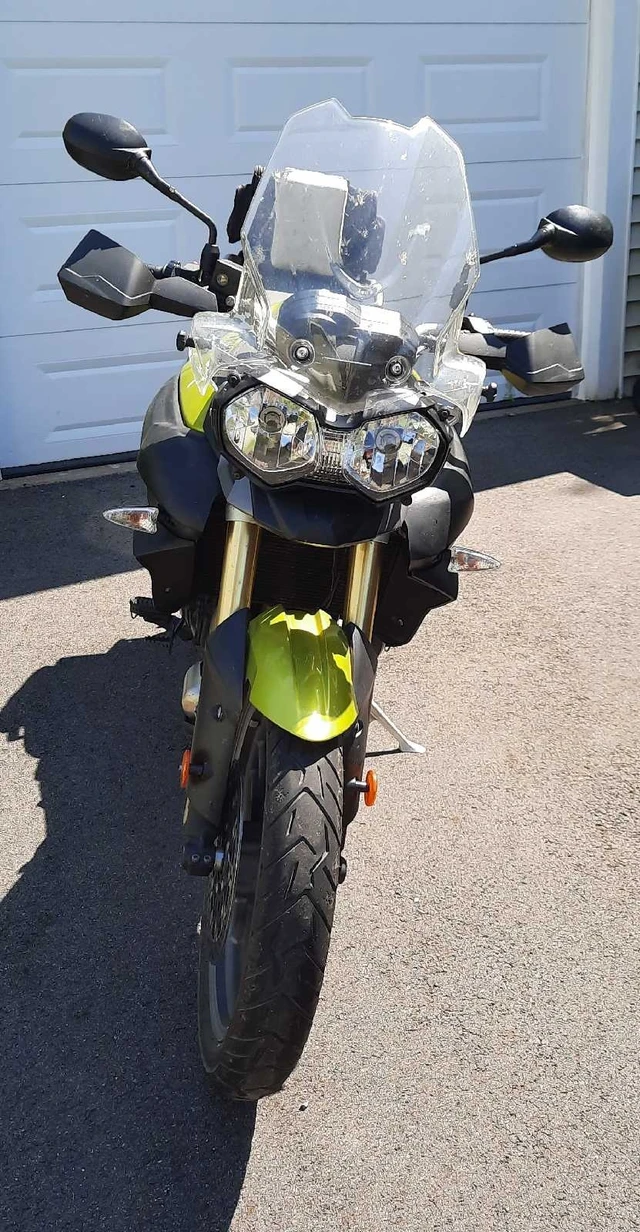 2012 Triumph, 27 000 km, dovoz Kanada — foto 3 z 5