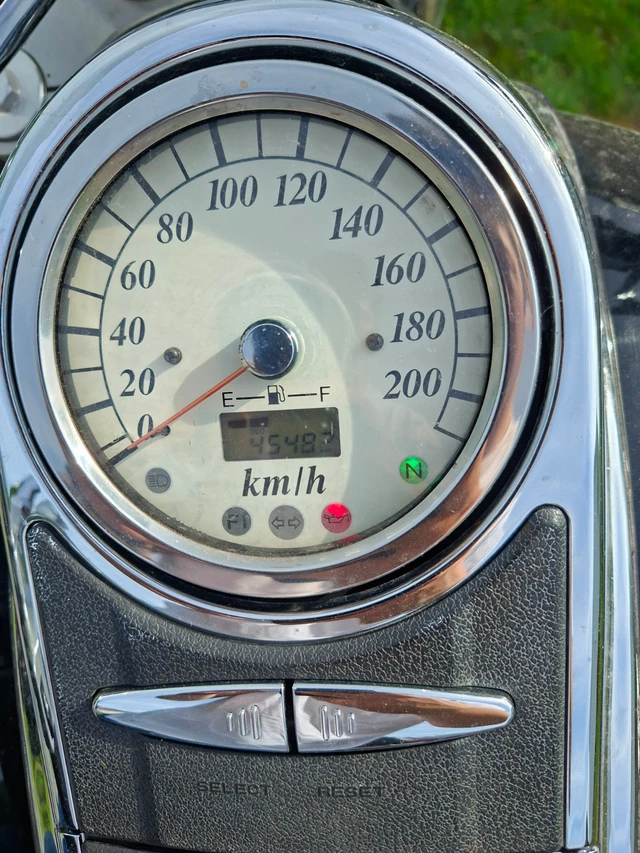 2005 Suzuki, 45 482 km, dovoz Kanada — foto 3 z 3
