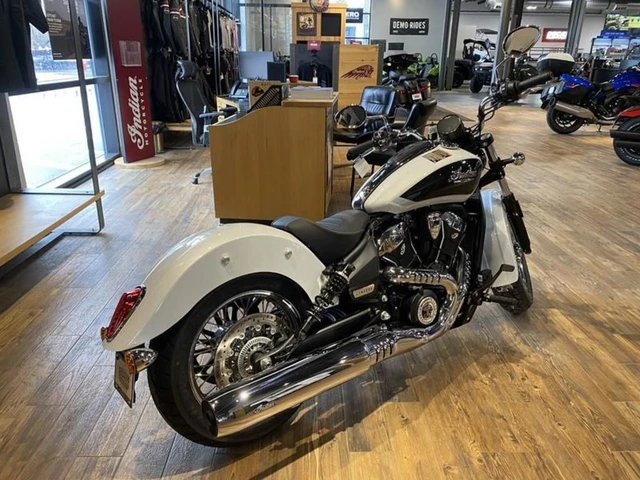 2025 Indian, bílá, 23 km, dovoz Kanada — foto 3 z 4